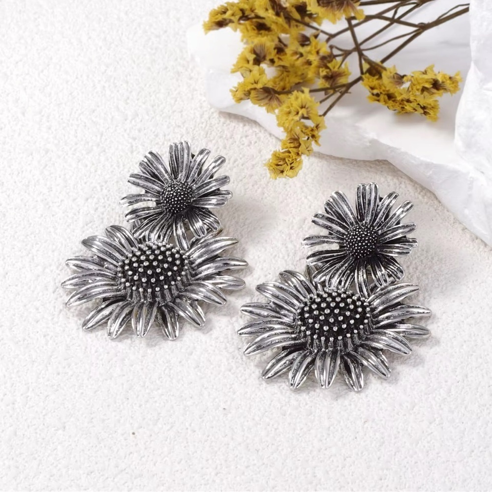 Vintage-Inspired Sunflower Drop Earrings | Antique Silver-Tone Statement